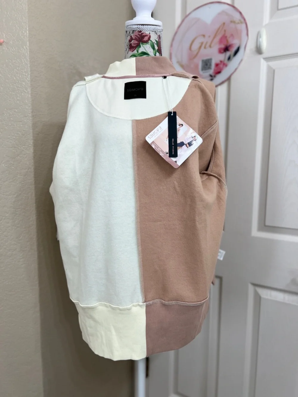 SDMOVE Two-Tone Zip Front Sweatshirt in Cream & Dusty Rose